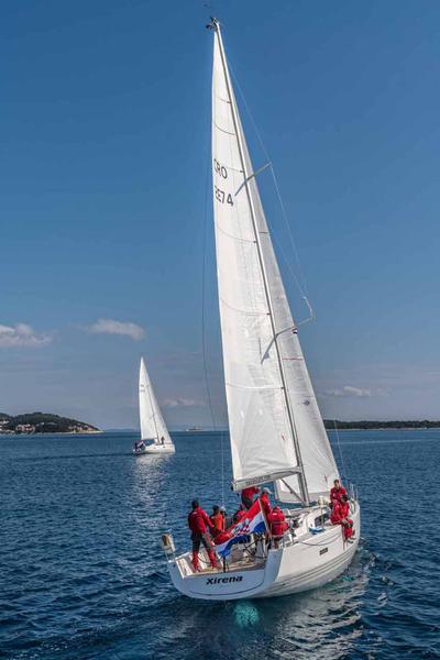 Book yachts online - sailboat - X-Yacht 4-3 - CUM VENTIS - rent