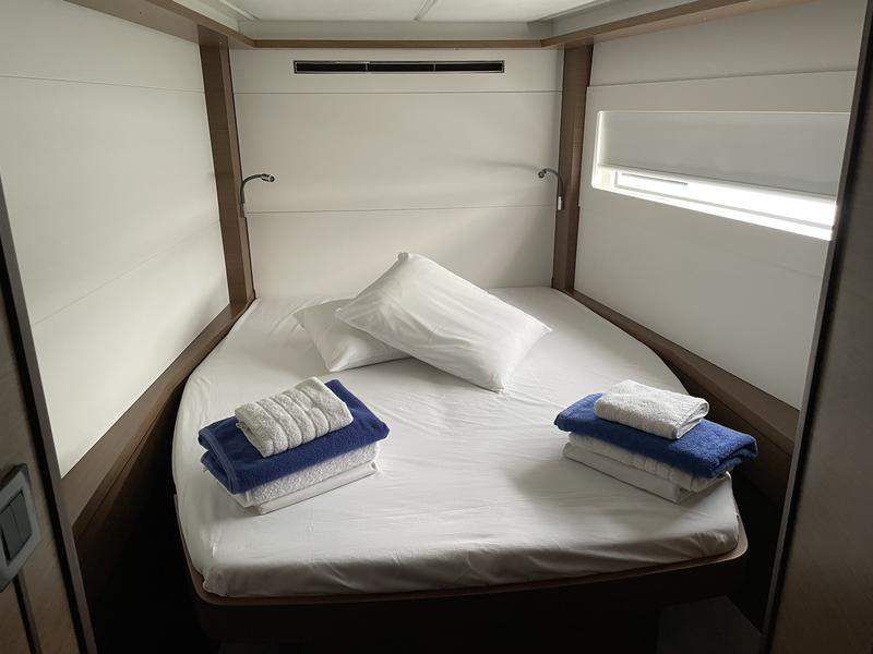 Book yachts online - catamaran - Lagoon 46 - Kleio - rent