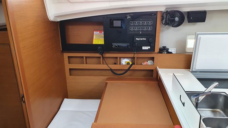 Book yachts online - sailboat - Sun Odyssey 410 - Kymothoe - rent