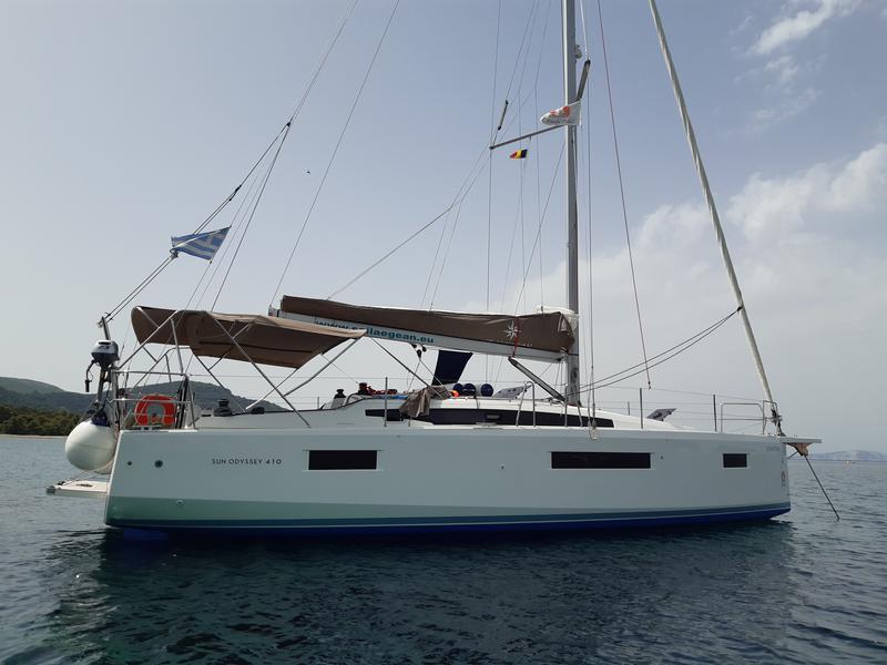 Book yachts online - sailboat - Sun Odyssey 410 - Kymothoe - rent