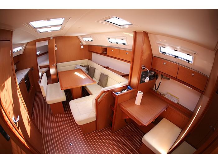 Book yachts online - sailboat - Bavaria Cruiser 40 - Eurybia - rent
