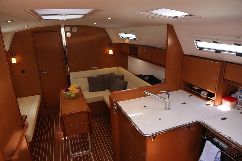 Book yachts online - sailboat - Bavaria Cruiser 36 - Doris - rent