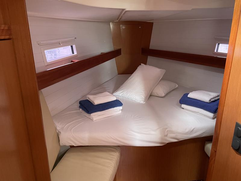Book yachts online - sailboat - Bavaria Cruiser 40 - Enrica - rent
