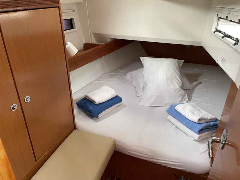 Book yachts online - sailboat - Bavaria Cruiser 40 - Enrica - rent