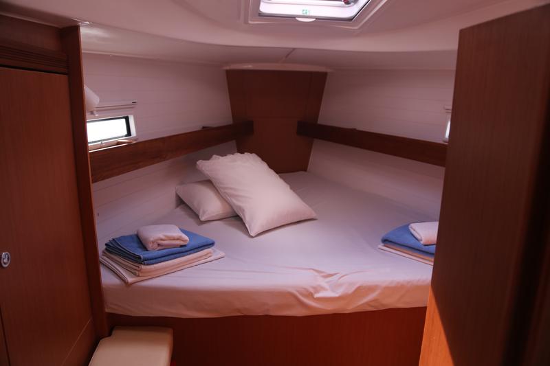 Book yachts online - sailboat - Bavaria Cruiser 36 - Leukothea - rent