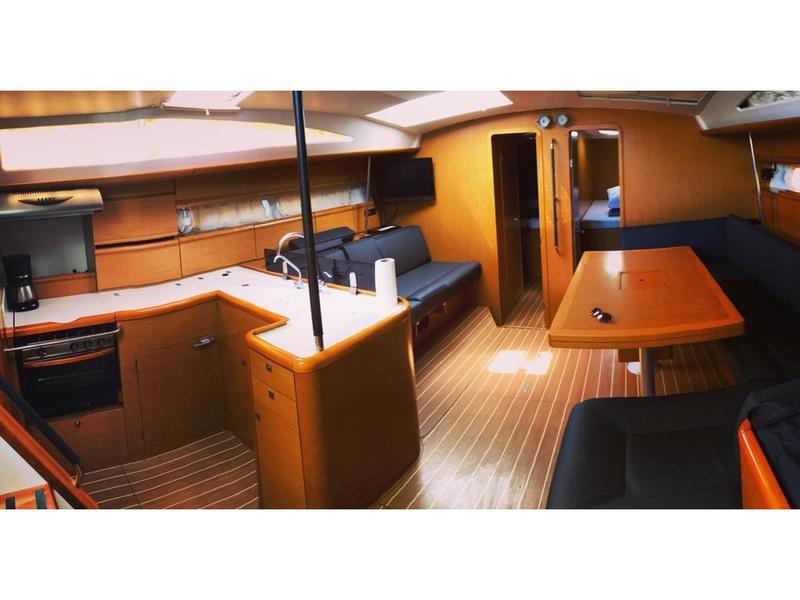 Book yachts online - sailboat - Jeanneau 53 - Captain Hook - rent