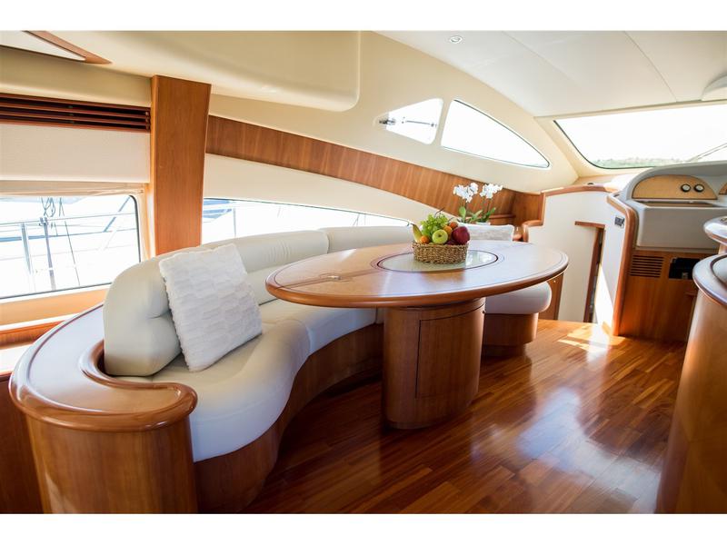 Book yachts online - motorboat - Aicon 56 S Fly - Senza Parole - rent