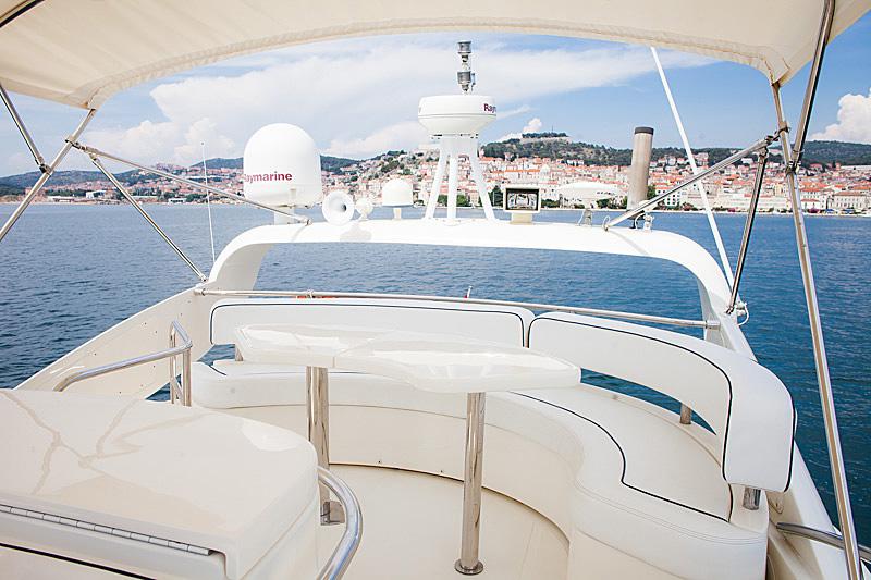 Book yachts online - motorboat - Aicon 56 S Fly - Senza Parole - rent