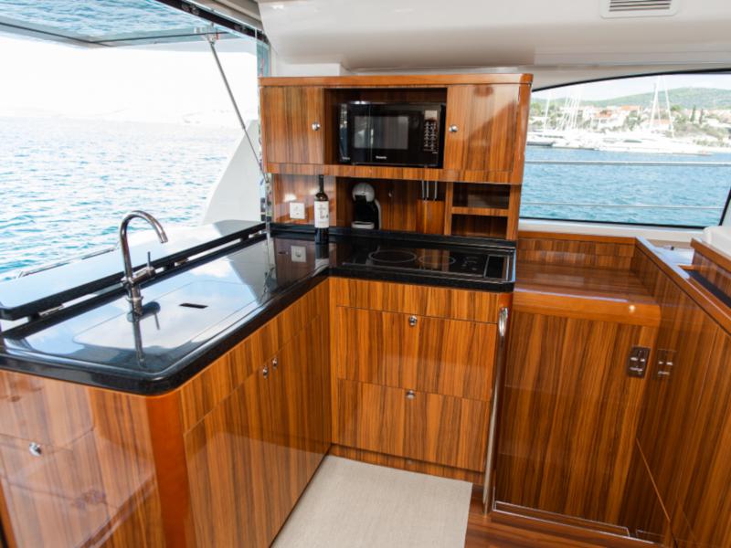 Book yachts online - catamaran - Aquila 44 Power catamaran - Adriatic Z - rent