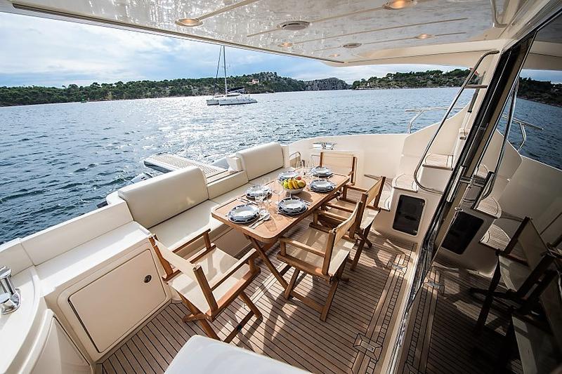 Book yachts online - motorboat - Azimut 47 Fly - Skyfall MY - rent