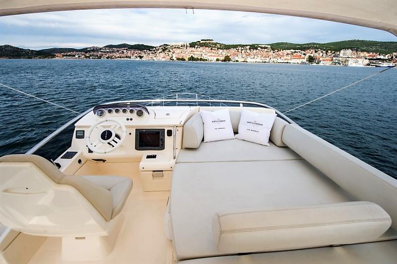 Book yachts online - motorboat - Azimut 47 Fly - Skyfall MY - rent