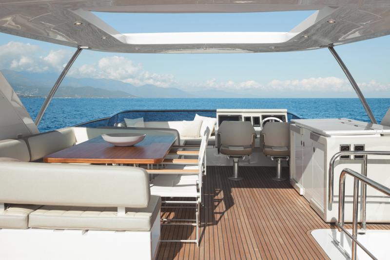 Book yachts online - motorboat - Azimut 72 Fly - Alyss - rent