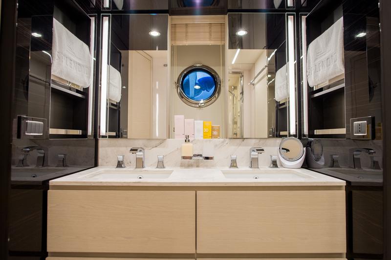 Book yachts online - motorboat - Azimut 72 Fly - Alyss - rent