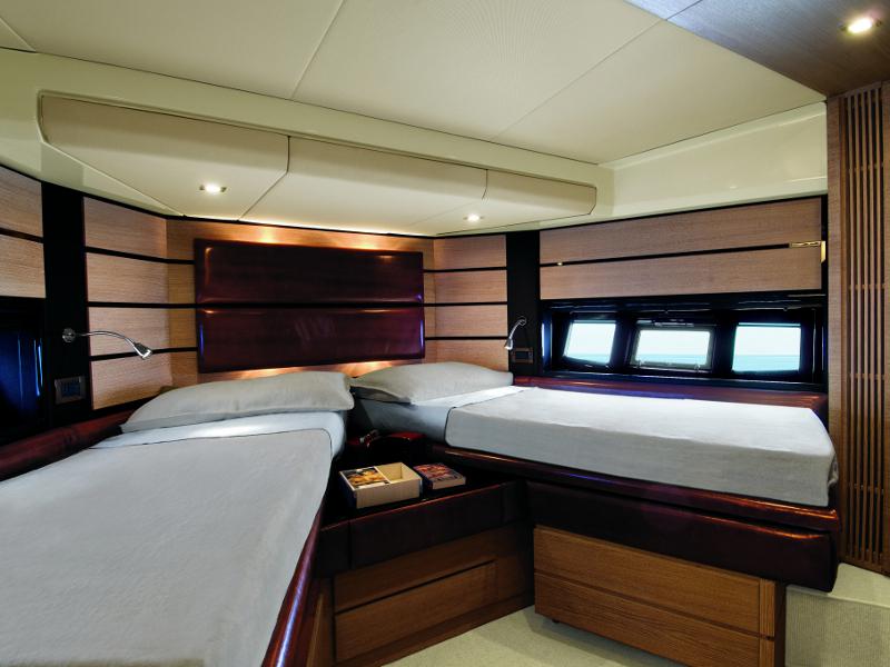 Book yachts online - motorboat - Azimut 58 Fly - Lady Z - rent