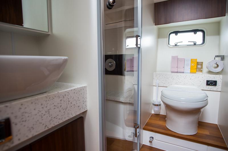 Book yachts online - motorboat - Fairline Squadron 42 - Solitaire - rent