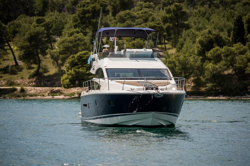 Book yachts online - motorboat - Fairline Squadron 42 - Solitaire - rent