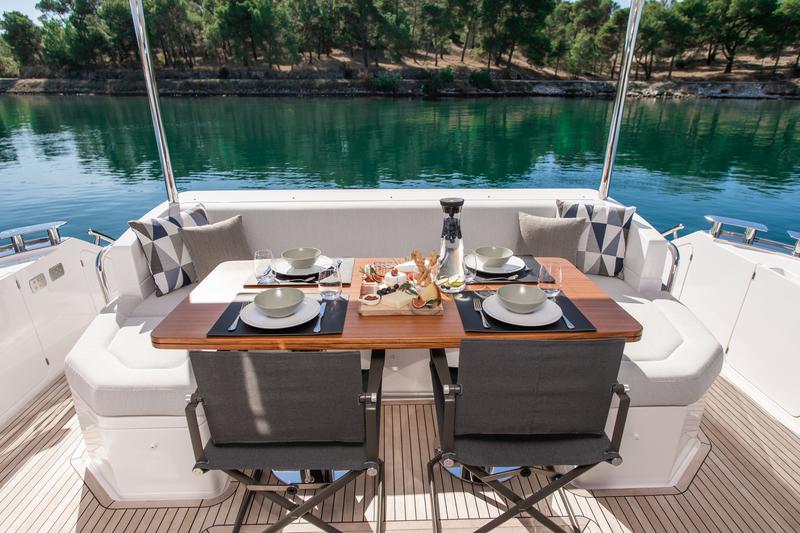 Book yachts online - motorboat - Azimut 60 Fly - Alibaba - rent