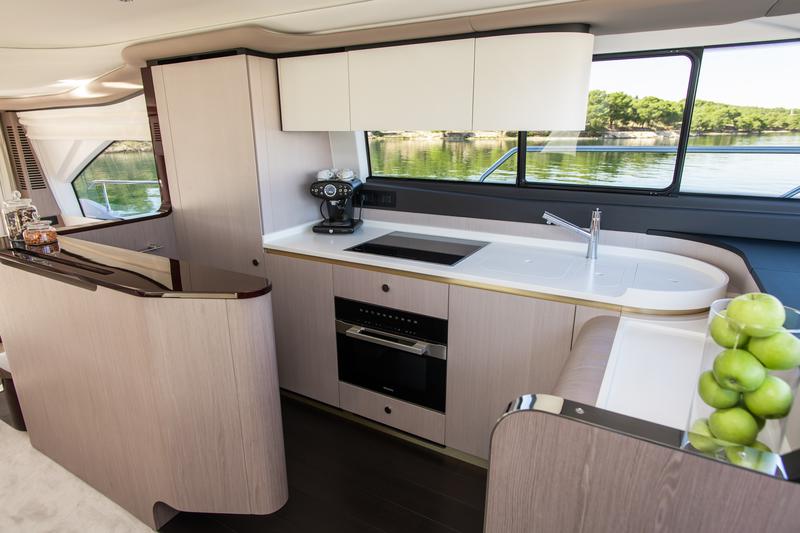 Book yachts online - motorboat - Azimut 60 Fly - Alibaba - rent