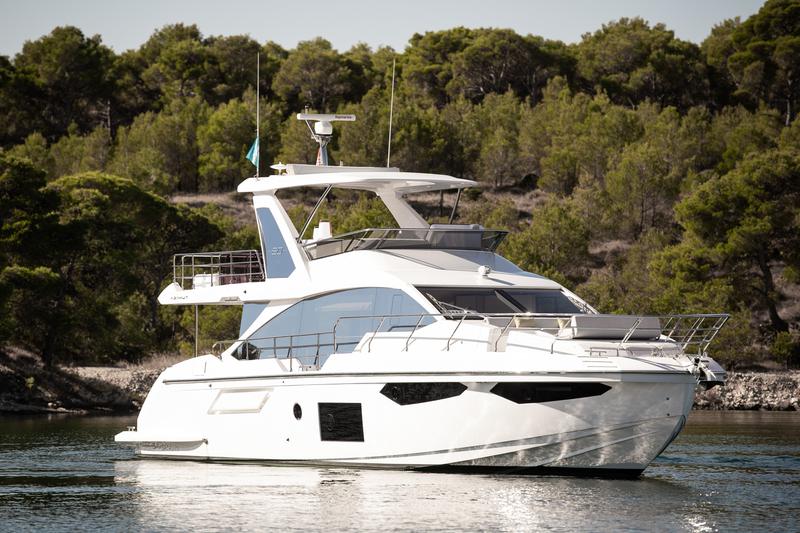 Book yachts online - motorboat - Azimut 60 Fly - Alibaba - rent