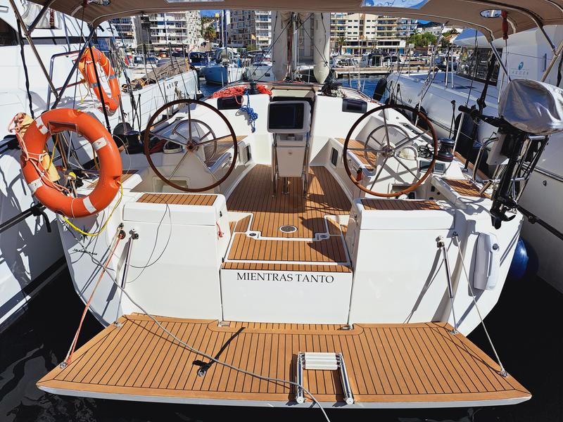Book yachts online - sailboat - JEANNEAU SO 449 - MIENTRAS TANTO - rent
