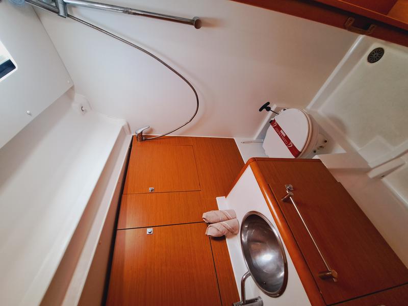 Book yachts online - sailboat - JEANNEAU SO 449 - MIENTRAS TANTO - rent