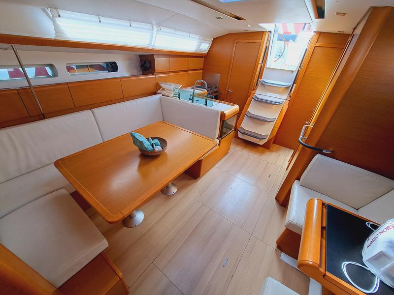 Book yachts online - sailboat - JEANNEAU SO 449 - MIENTRAS TANTO - rent