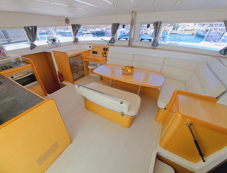 Book yachts online - catamaran - LAGOON 421 - THE MOB 6a BI-3-18-15  - rent
