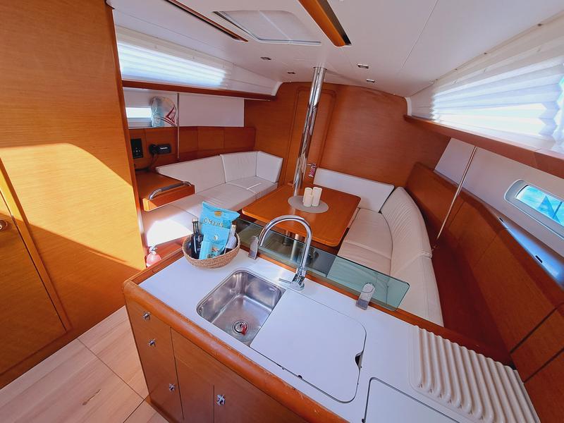 Book yachts online - sailboat - JEANNEAU SO 389 - EMILINA BI-6ª-3-75-2018 - rent