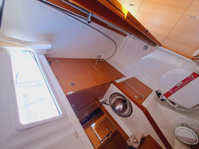 Book yachts online - sailboat - JEANNEAU SO 389 - EMILINA BI-6ª-3-75-2018 - rent