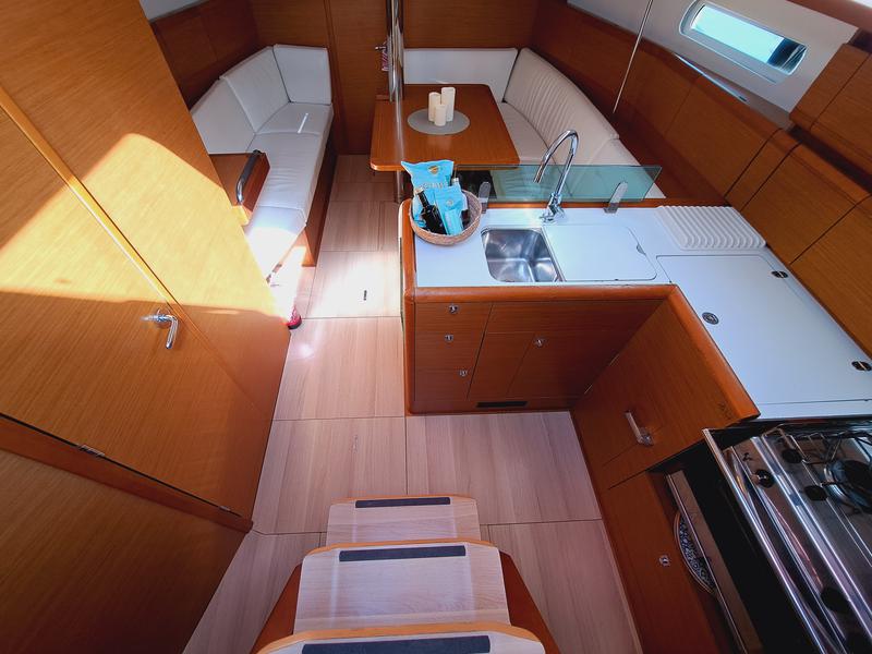 Book yachts online - sailboat - JEANNEAU SO 389 - EMILINA BI-6ª-3-75-2018 - rent