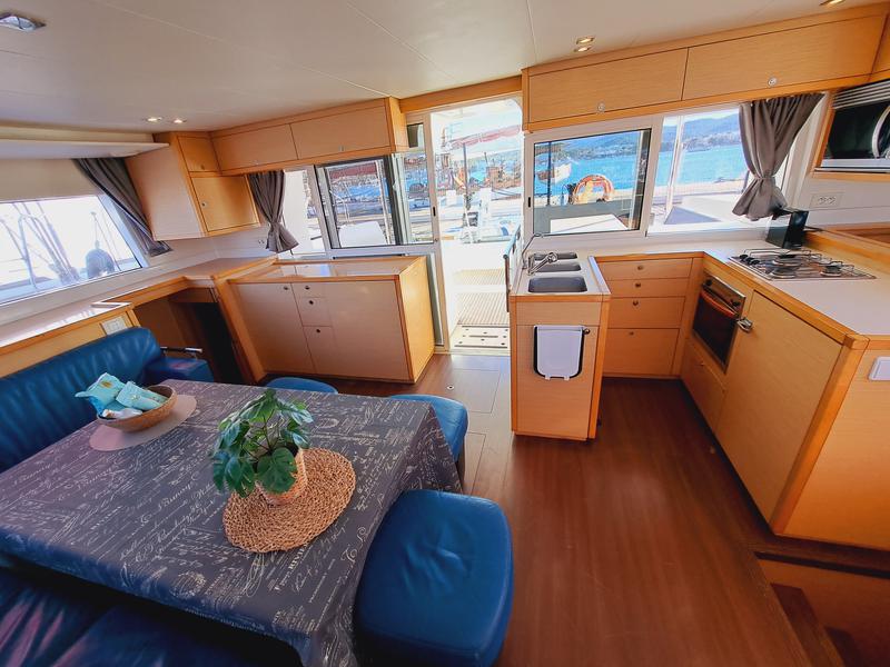 Book yachts online - catamaran - LAGOON 450 - DISCOVERY 6a MH-2-25-11 - rent