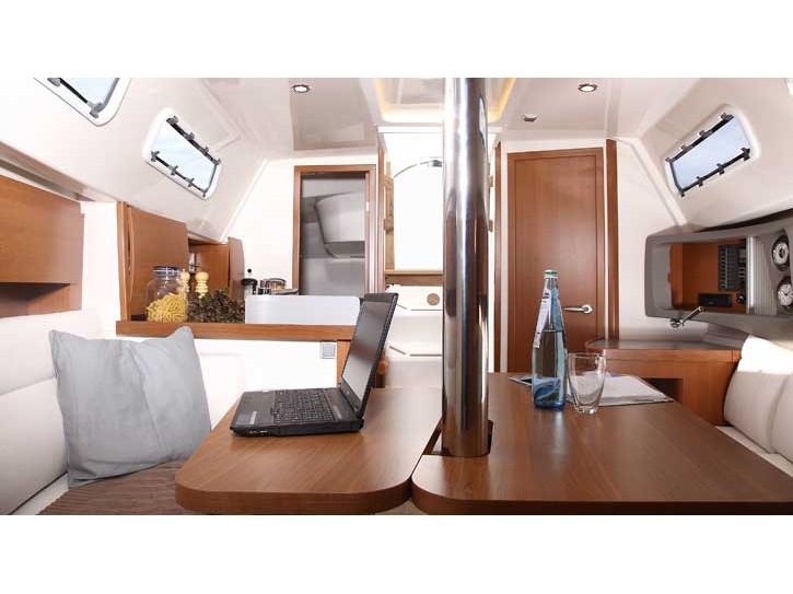 Book yachts online - sailboat - Hanse 325 - Josefin - rent