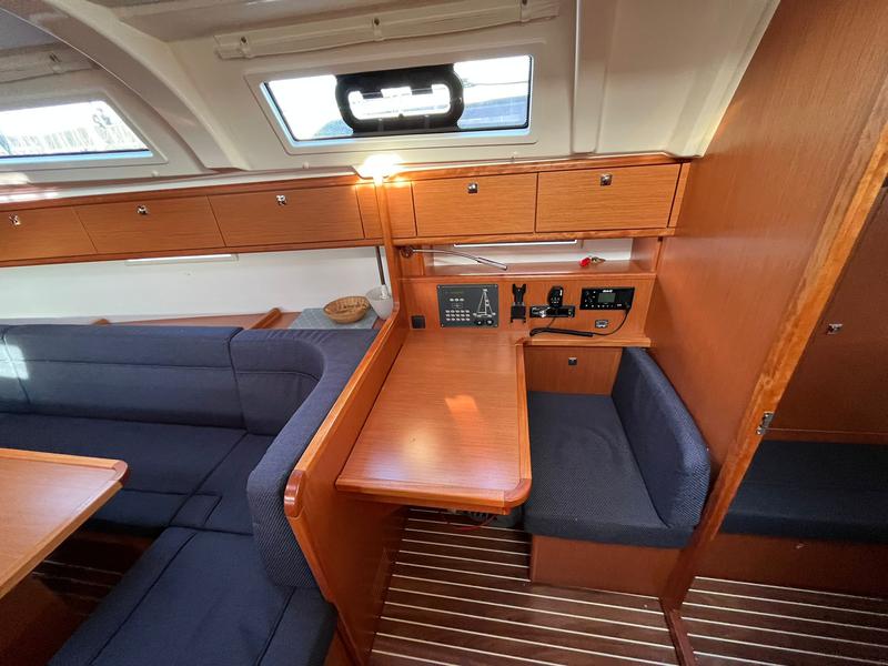 Book yachts online - sailboat - Bavaria Cruiser 41 - TONKA - rent