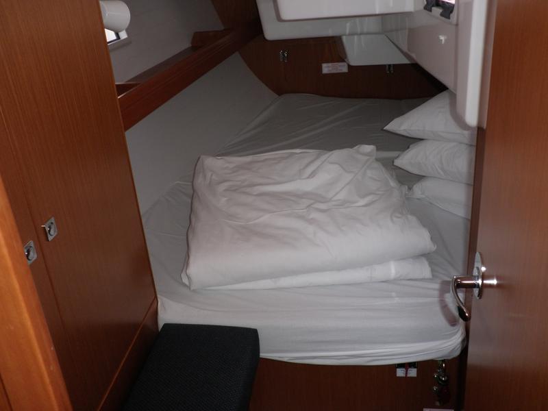 Book yachts online - sailboat - Bavaria Cruiser 33 - GIRICA - rent