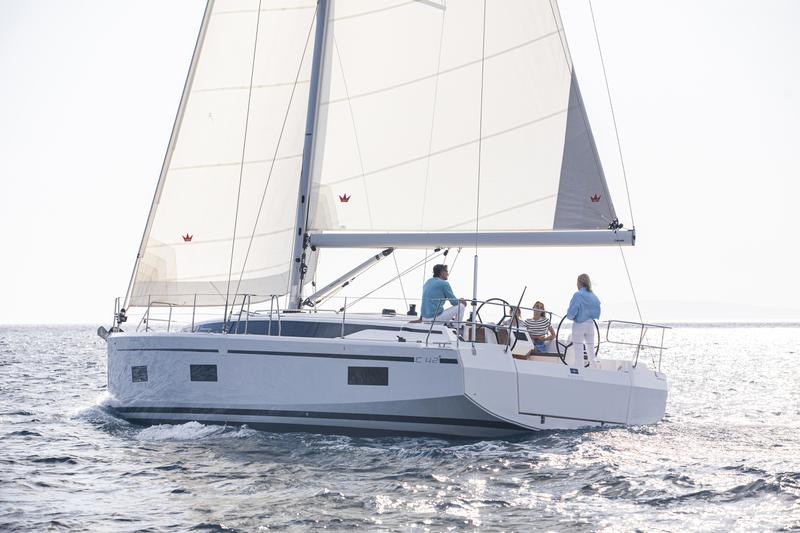 Book yachts online - sailboat - Bavaria C 42 - KIRKA - rent