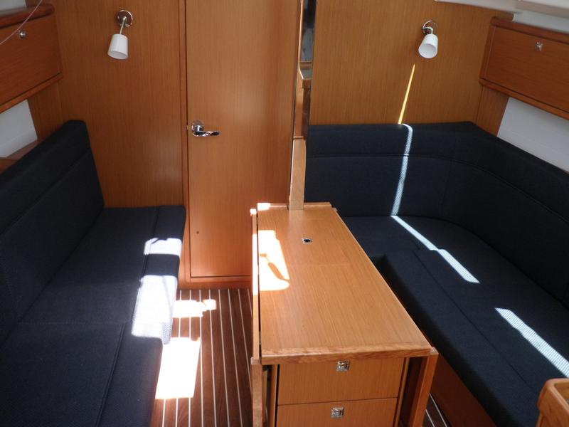 Book yachts online - sailboat - Bavaria Cruiser 34 - TAKA - rent