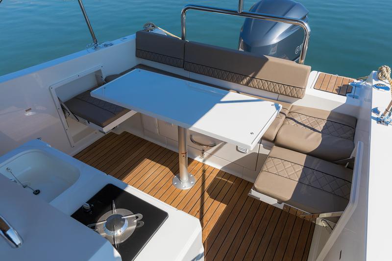 Book yachts online - motorboat - Pacific Craft 750 Sun Cruiser - no name - rent