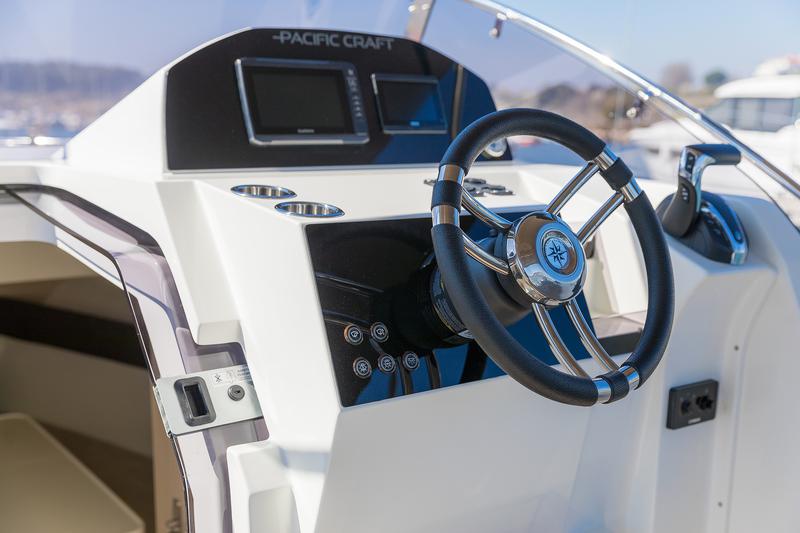 Book yachts online - motorboat - Pacific Craft 750 Sun Cruiser - no name - rent