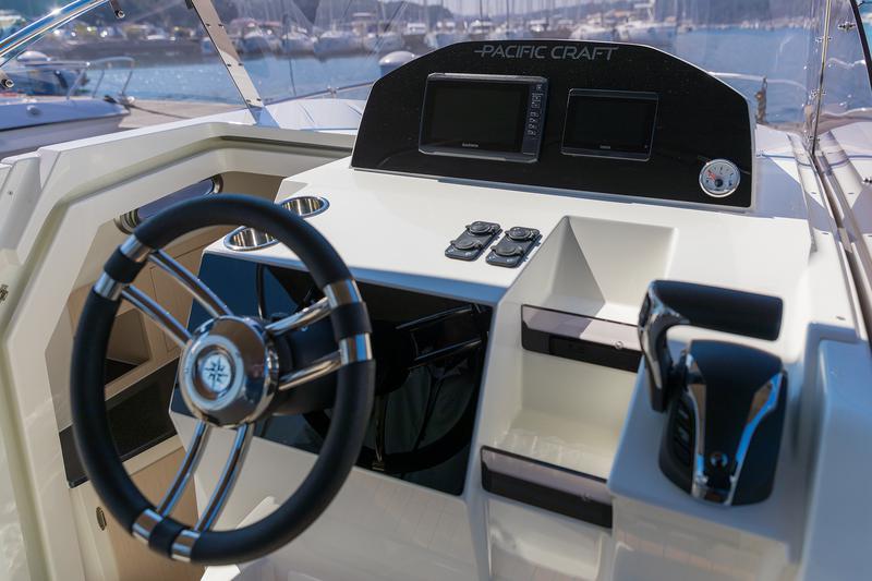 Book yachts online - motorboat - Pacific Craft 750 Sun Cruiser - no name - rent