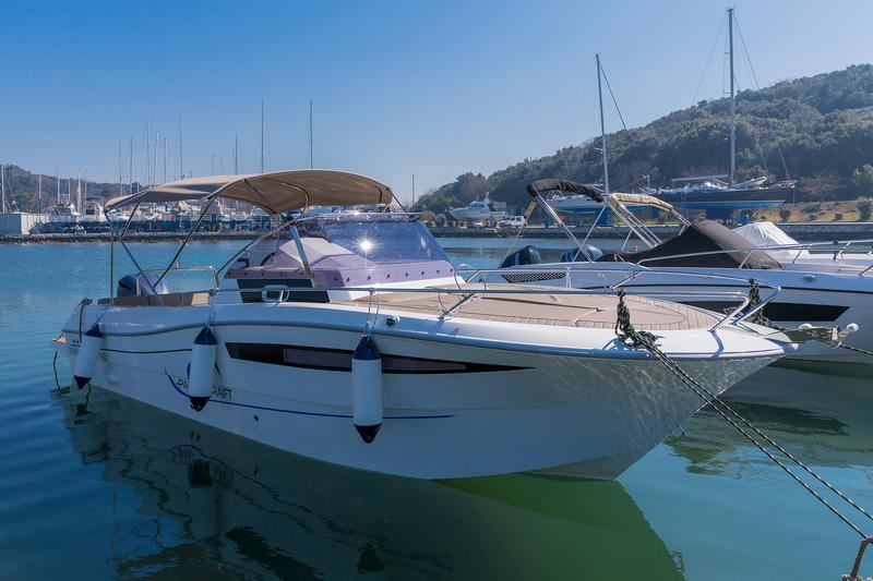 Book yachts online - motorboat - Pacific Craft 750 Sun Cruiser - no name - rent