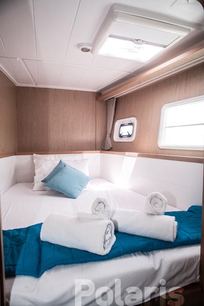 Book yachts online - catamaran - Lagoon 400 S2 A/C &amp; GEN - Vicky - rent