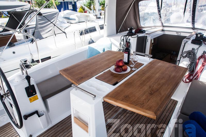 Book yachts online - sailboat - Oceanis 38 - Zografia - rent