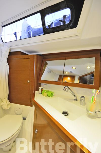 Book yachts online - sailboat - Oceanis 45 - Butterfly - rent