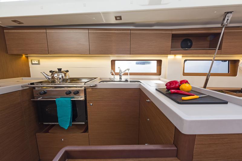 Book yachts online - sailboat - Oceanis 51.1 (4+1 cab) A/C &amp; GEN - MAMAKITA - rent