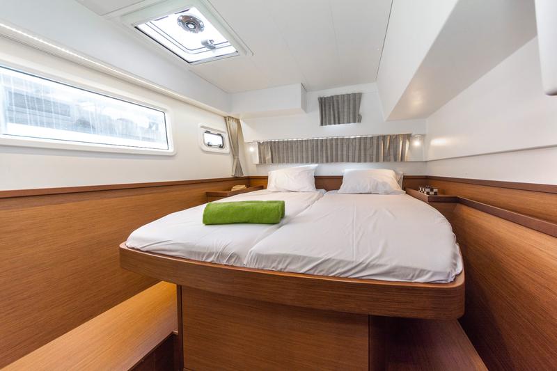 Book yachts online - catamaran - Lagoon 42 A/C &amp; GEN. - MAROU - rent