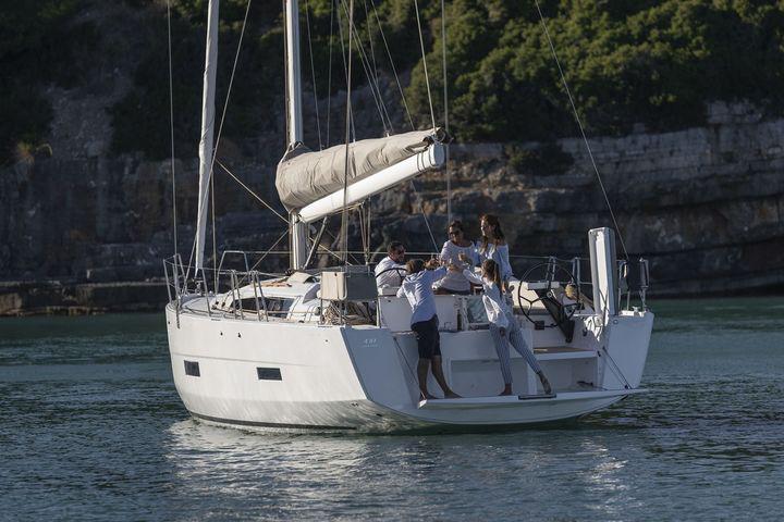 Book yachts online - sailboat - Dufour 430 - OCEAN WHISPER - rent