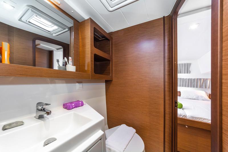 Book yachts online - catamaran - Lagoon 42 A/C &amp; GEN. - WIND WHISPER  - rent