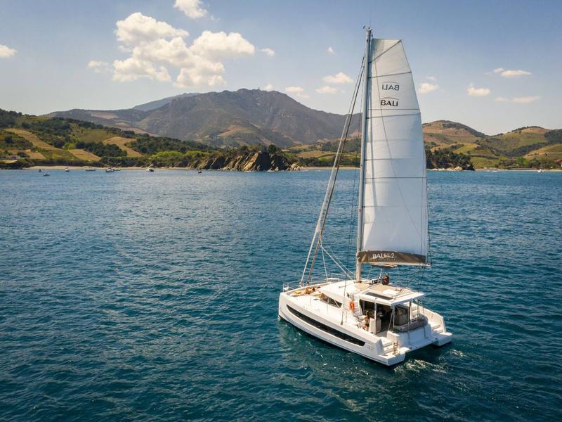 Book yachts online - catamaran - Bali 4.2 A/C &amp; GEN &amp; WM - First Spark - rent