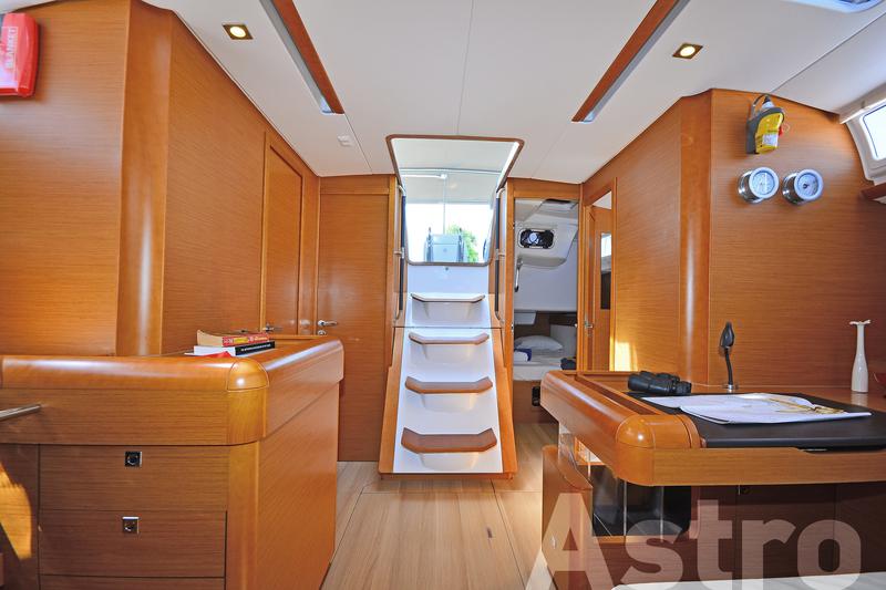 Book yachts online - sailboat - Sun Odyssey 509 - Astro - rent