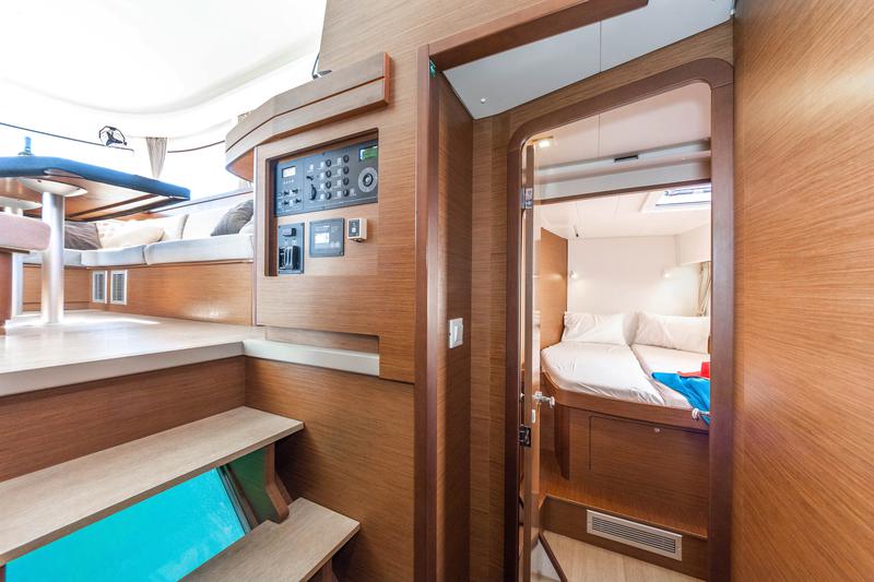 Book yachts online - catamaran - Lagoon 42 A/C &amp; GEN. - KARTERIA - rent